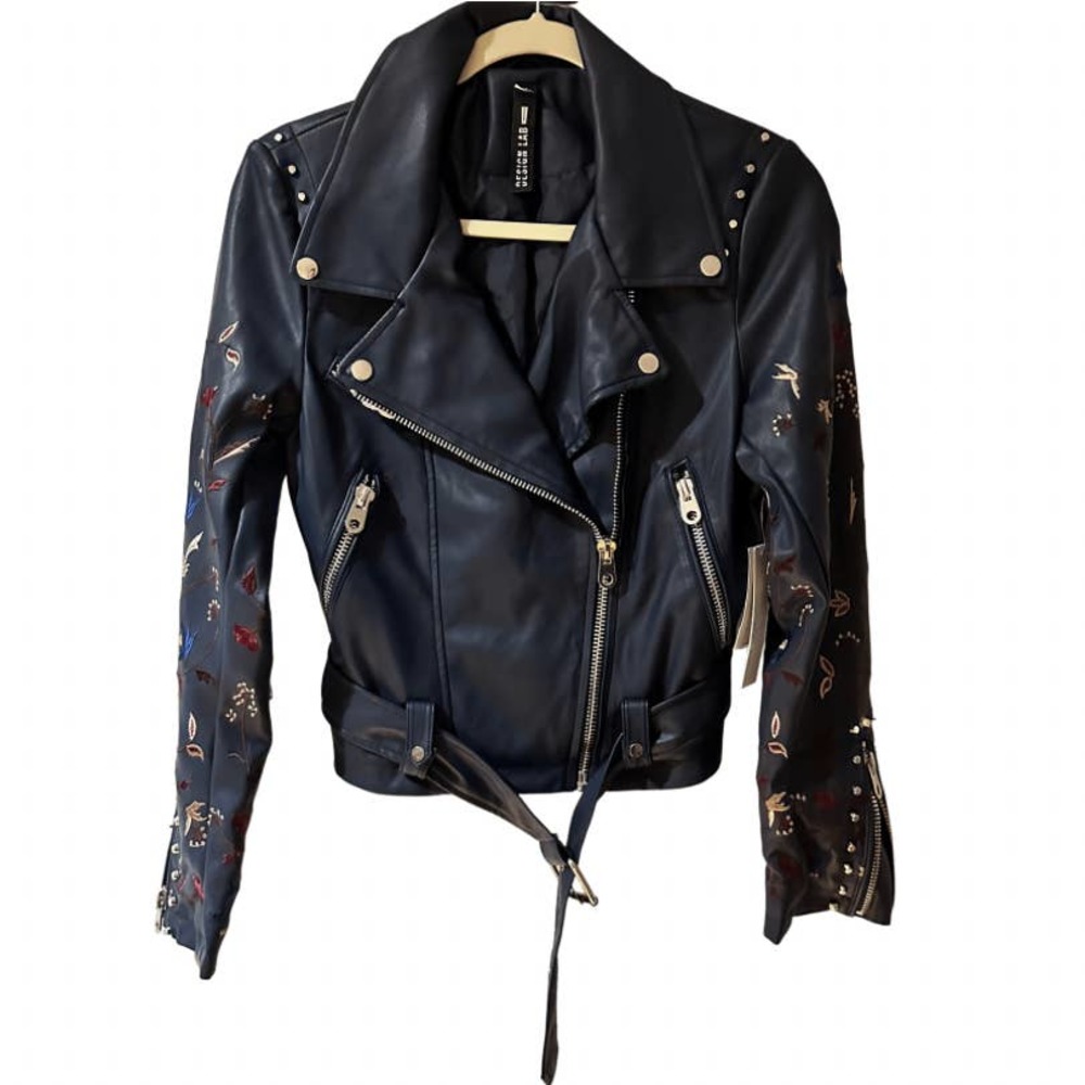 DESIGN LAB FAUX LEATHER EMBELLISHED FLORAL TRENDY JACKET SMALL